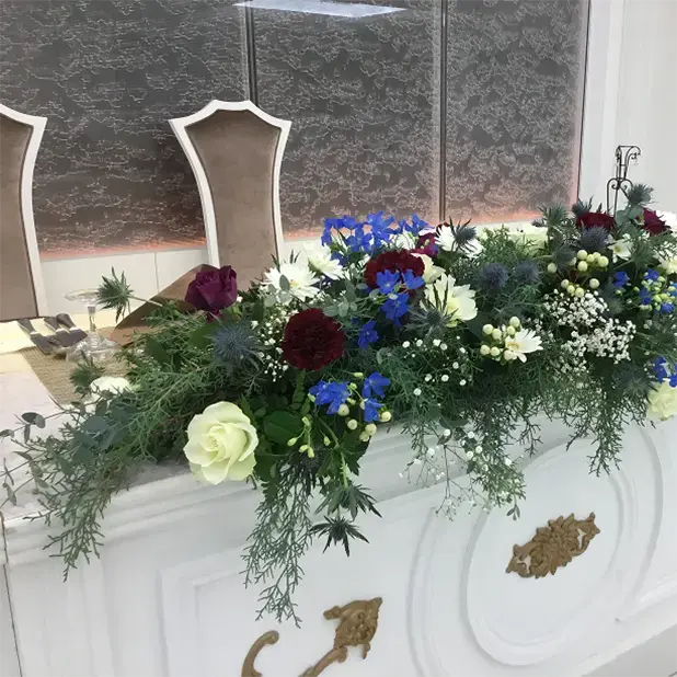 ブルーとホワイトの高砂装花