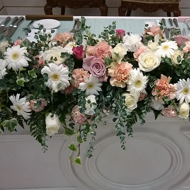 ピンクとホワイトの高砂装花